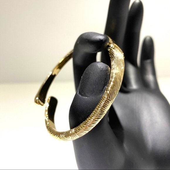 Vintage Napier Marked Gold Toned Wedding Bridesmaid Jewelry Bracelet Bangle - Picture 6 of 6